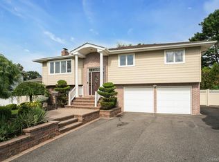 66 Harvest Ln, Commack, NY 11725