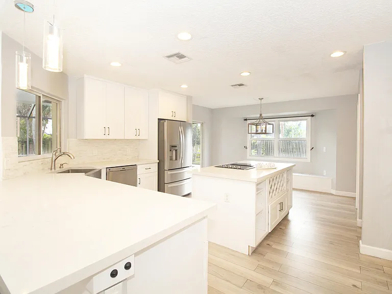 896 Rose Ct — Photo 13