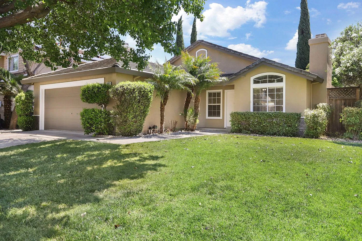 1660 Etta Way photo 1