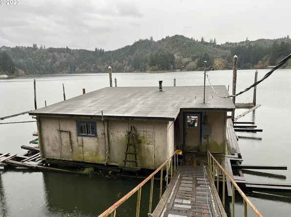 4097 S Tenmile Lk, Lakeside, OR 97449