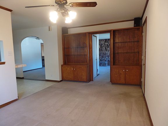 3rd image of 632 Linden Ln