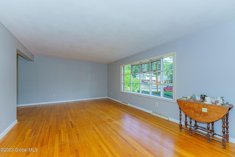 5th image of 6 Farnam Place