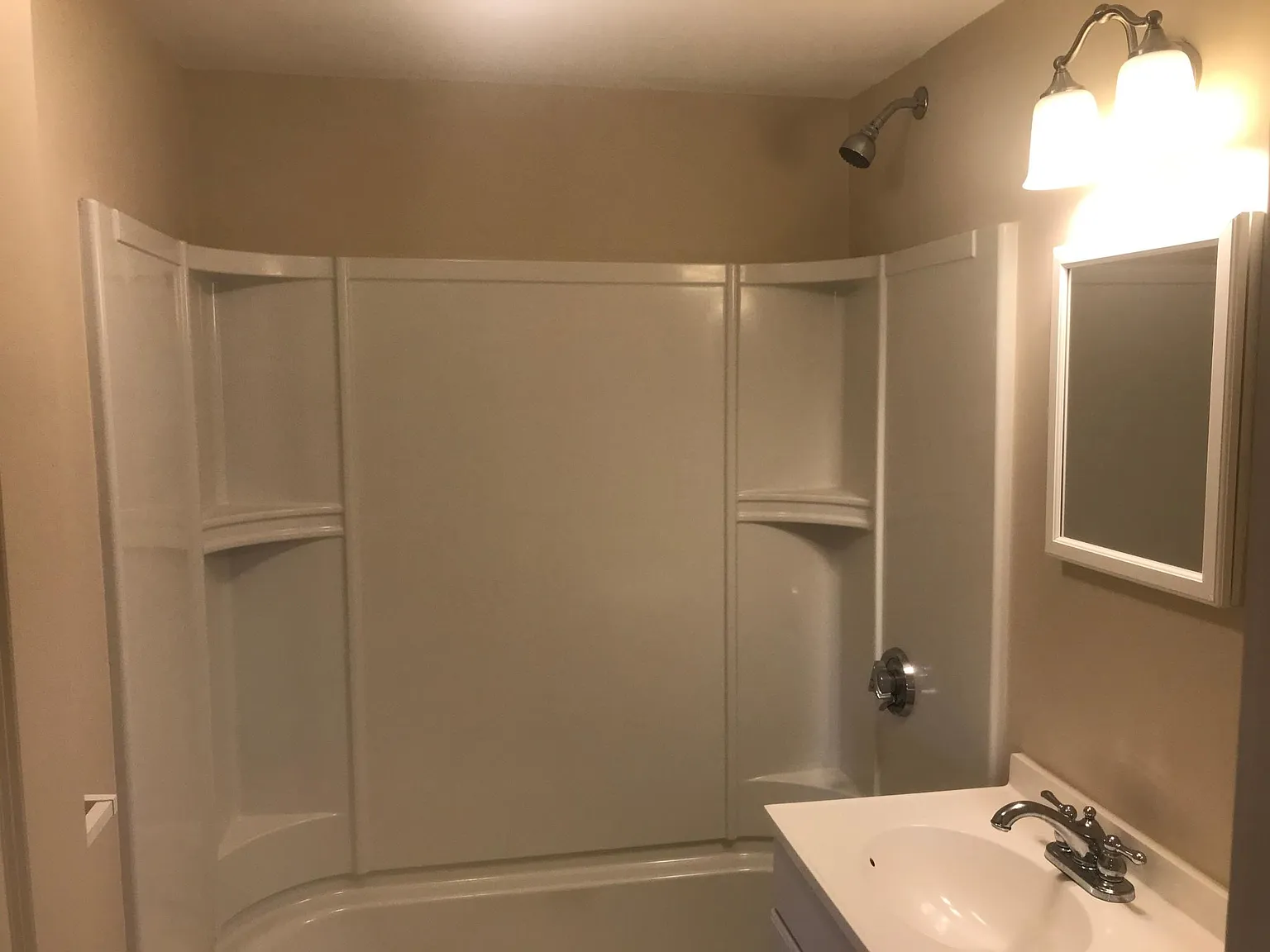 2 bed, 850 sqft, $2,100 — Photo 4