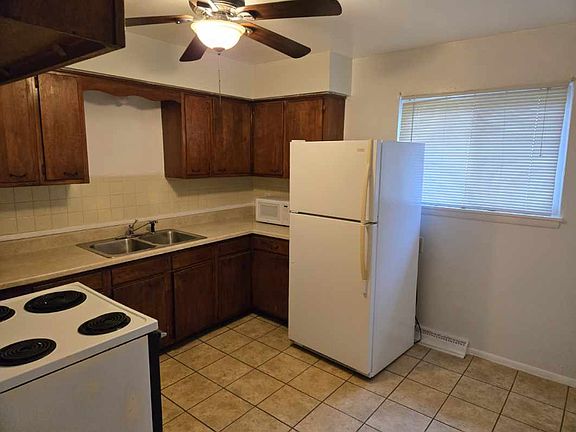 5th image of 1225 1/2 Roslyn Ave