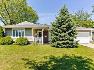 1062 Hartford Ln, Elk Grove Village, IL 60007