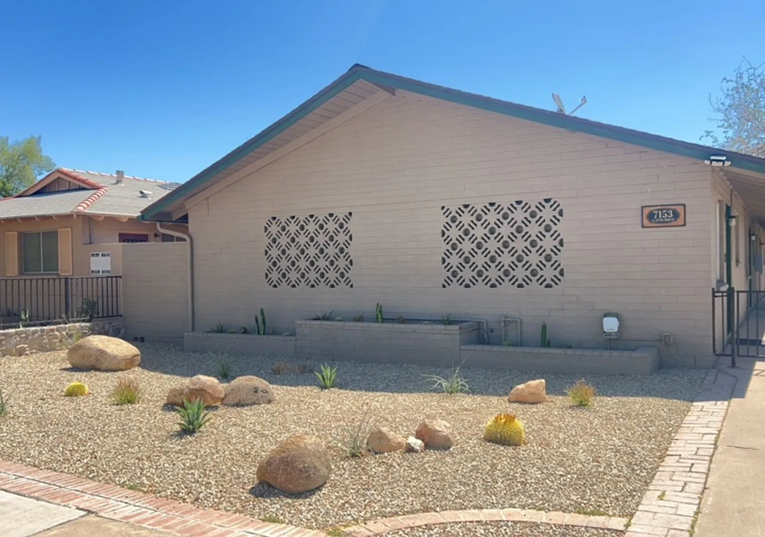 7153 N 57th Dr — Photo 2