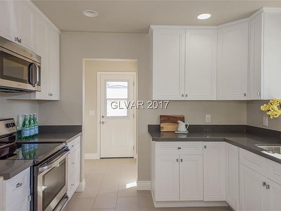 4th image of 1047 Howard Dr