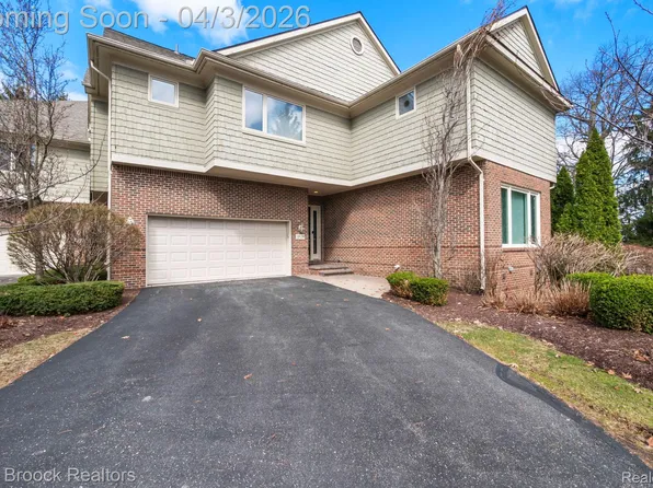 3828 Pine Lake Knoll Dr, West Bloomfield, MI 48324