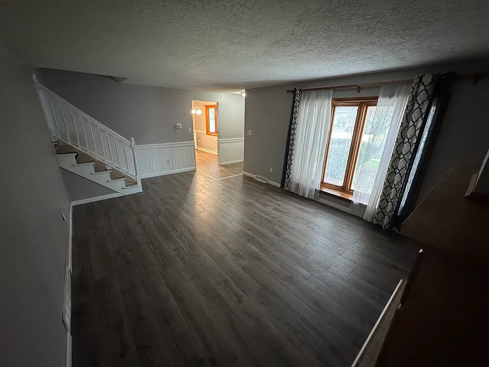 81 Ellsworth Dr