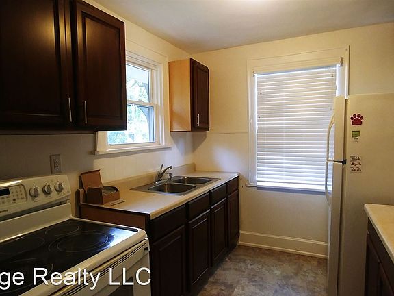 2nd image of 2529 Lysle Ln #1