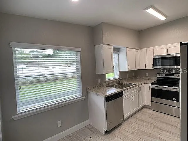 3 bed, 925 sqft, $2,200 — Photo 3