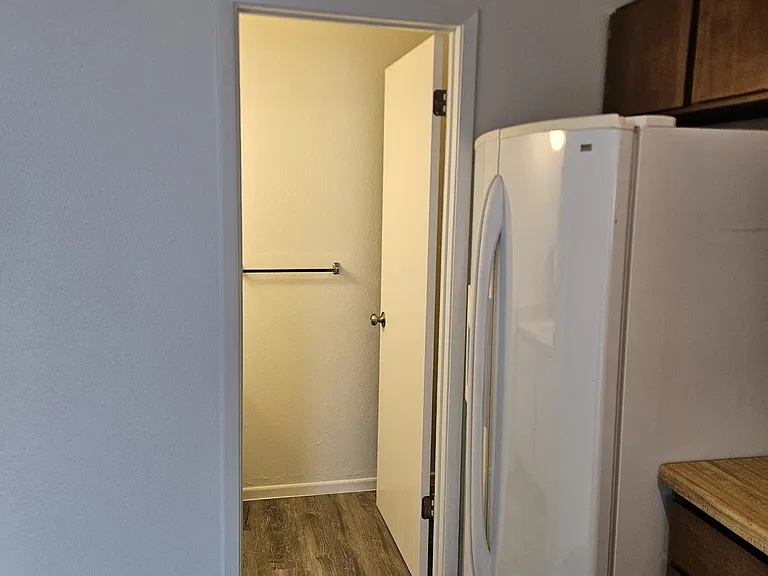 872 Russell St — Photo 9