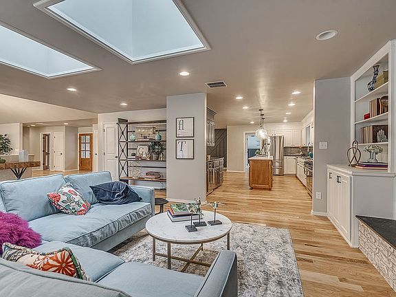 2nd image of 1009 Whispering Pines Dr