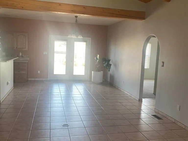 6045 Matamoros Rd NE — Photo 12