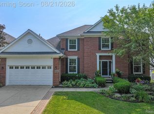 6385 Golf View Dr, Clarkston, MI 48346