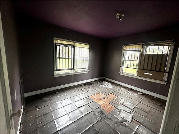 5th image of 2525 NE 14th St