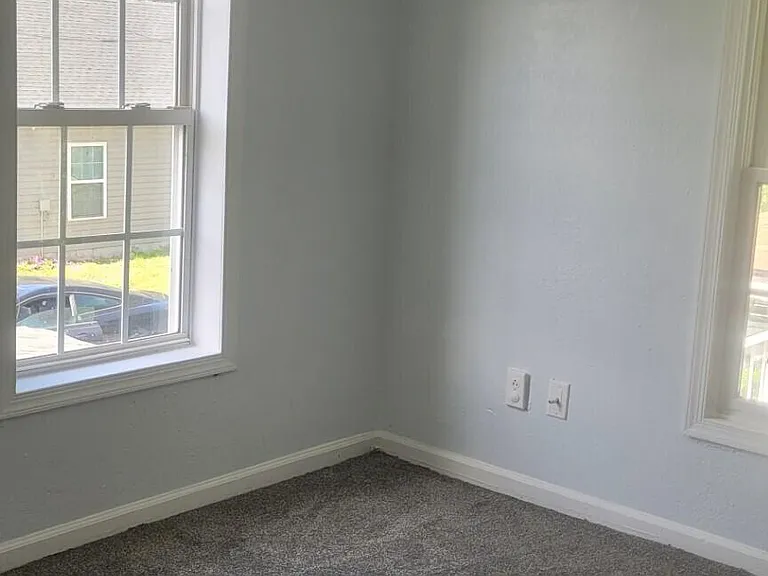 420 Perry St — Photo 12