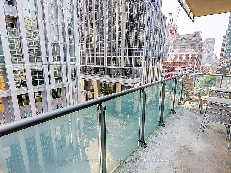 18 Yorkville Ave #704 — Photo 21