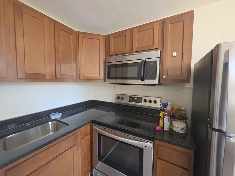 193 Pearl St #1 — Photo 2