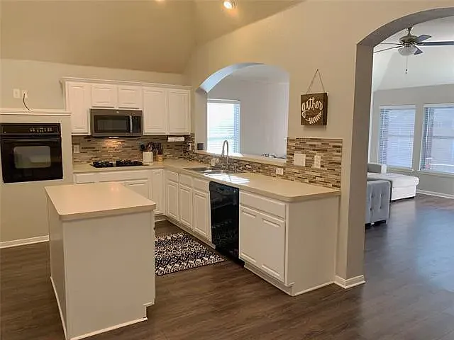 3 bed, 1830 sqft, $2,199 — Photo 4