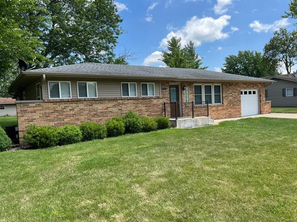 1071 N 2nd St, Rochelle, IL 61068