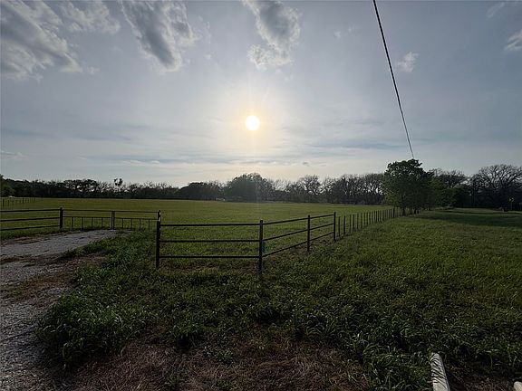 2nd image of 152 Fm 2114 Spur