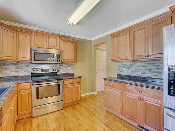 3rd image of 208 Frederick Pl #208