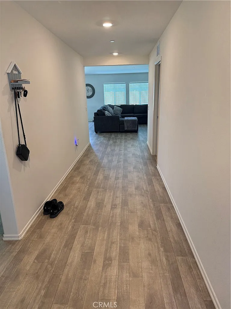 3 bed, 1573 sqft, $3,350 — Photo 4