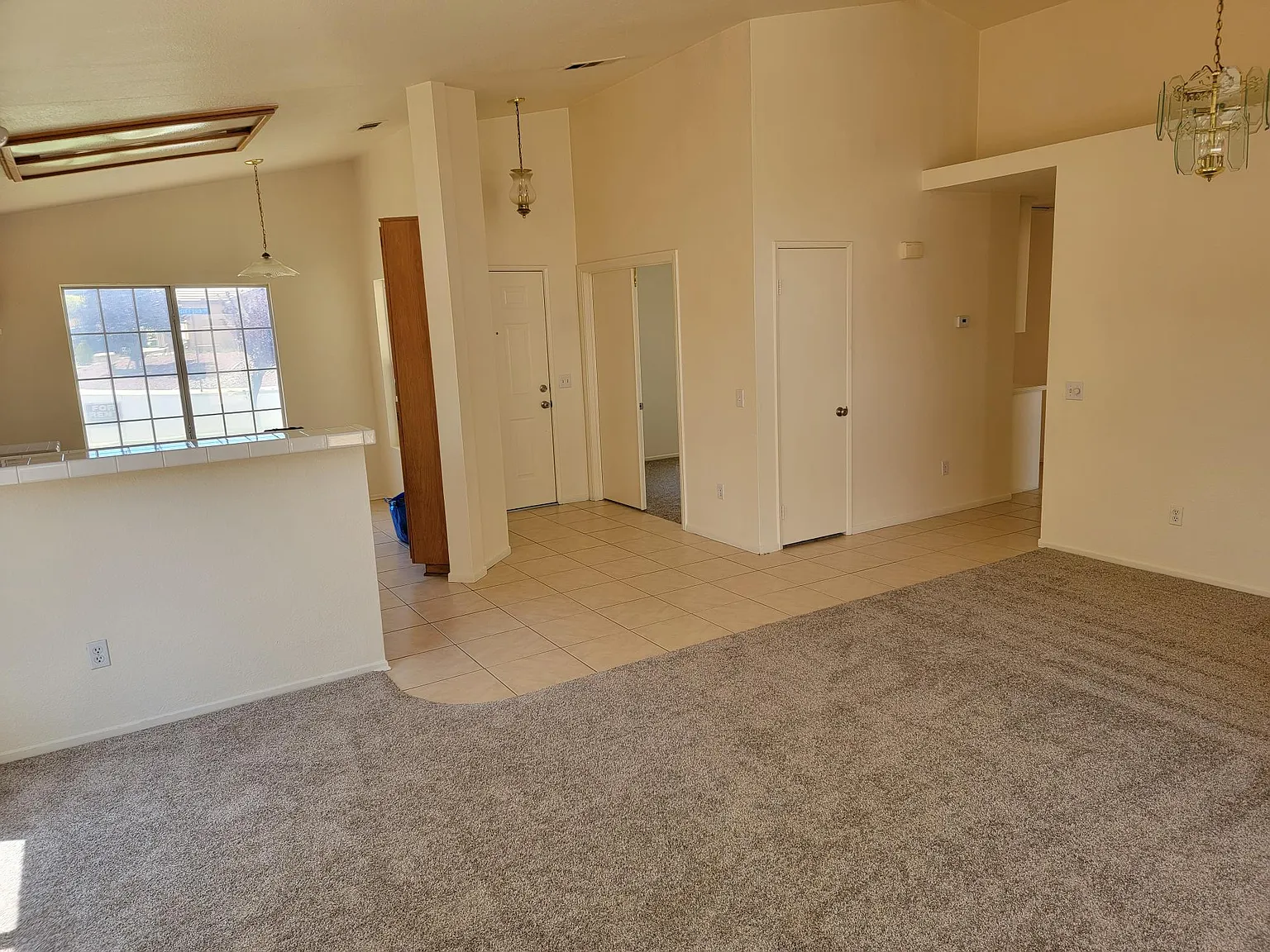 3 bed, 1200 sqft, $2,100 — Photo 4
