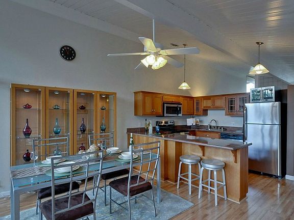 4th image of 126 Ferne Ave