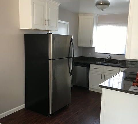 4th image of 1025 Roosevelt Ave