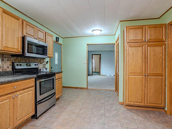 5th image of 701 Cottage St