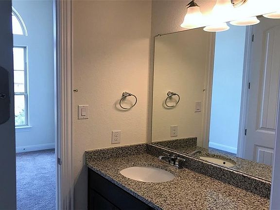 4th image of 2744 Hudson Ln