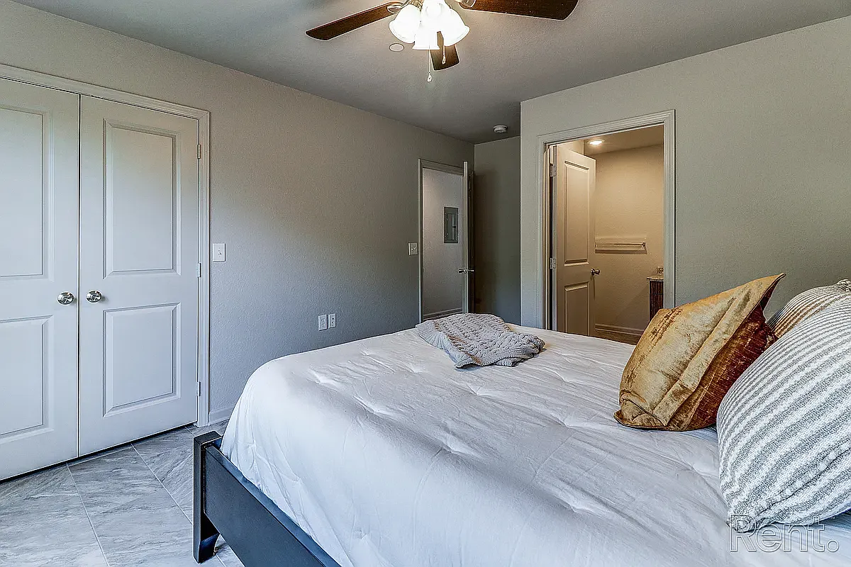 Pine Ridge Luxury Apartments — Photo 2