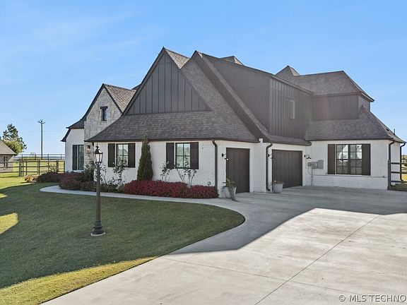 2nd image of 6131 N Creekwood Dr