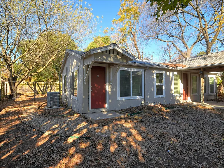 4604 Red River St #B — Photo 1