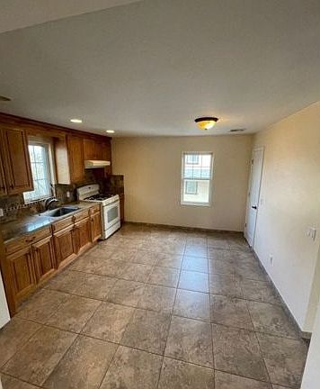 3rd image of 38 East Ave