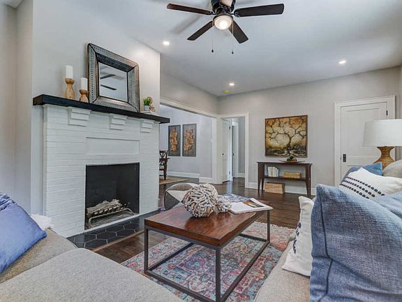 4th image of 2347 Woodbine Ave