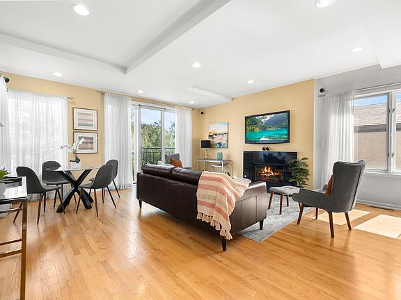 5th image of 1082 N Hermitage Ave #3