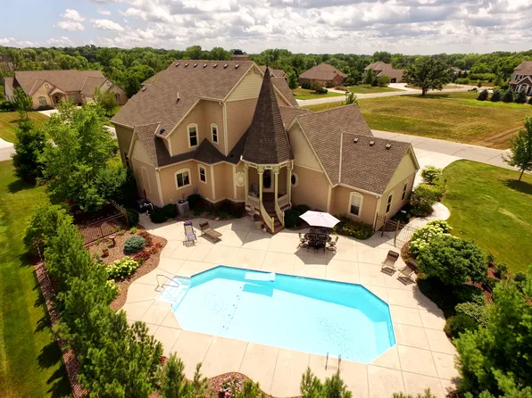 6170 S Rosetree Pass, New Berlin, WI 53151