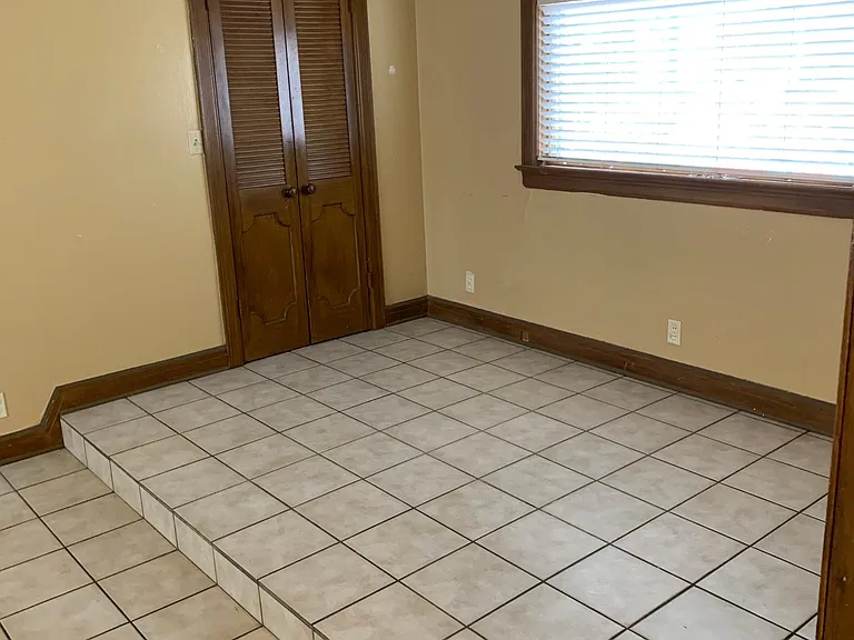 300 NW 21st St #5 — Photo 10