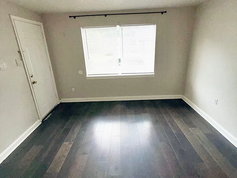 1504 Allen St #4 — Photo 3