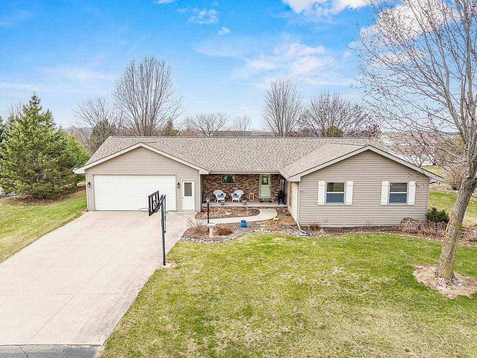 N1777 Ivy Ln, Greenville, WI 54942 | Zillow