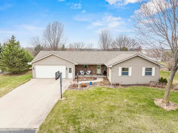 N1777 Ivy Ln, Greenville, WI 54942