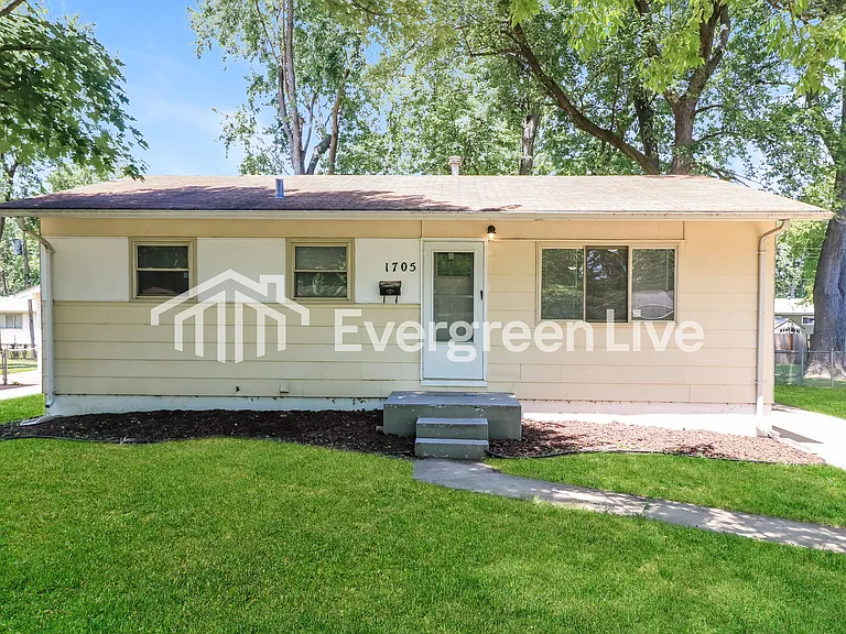 1705 Fernbrook Dr — Photo 1