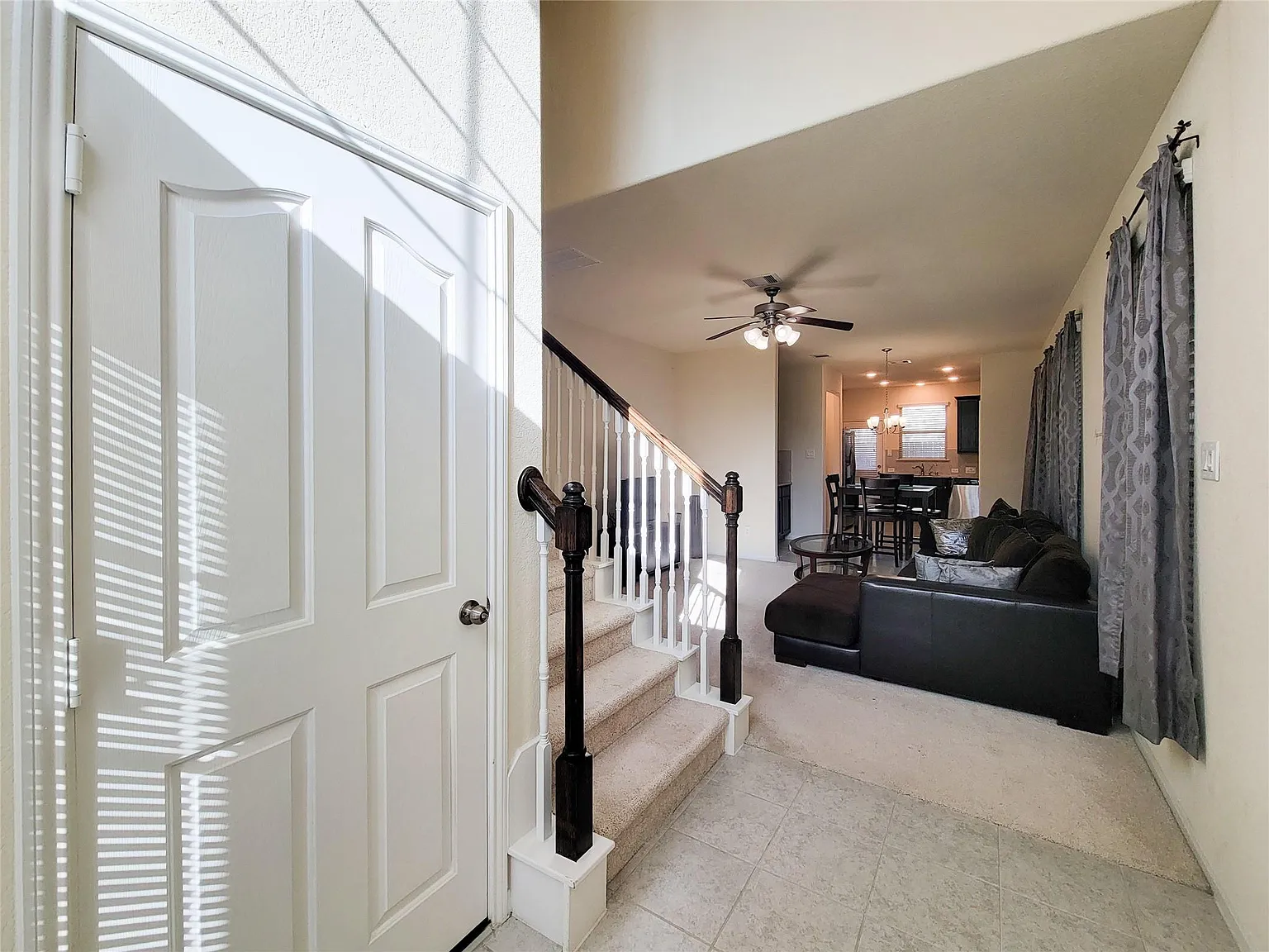 4 bed, 2.5 bath, 2399 sqft, $2,200 — Photo 3