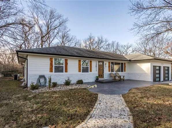 13811 S Lakeshore Dr, Olathe, KS 66061
