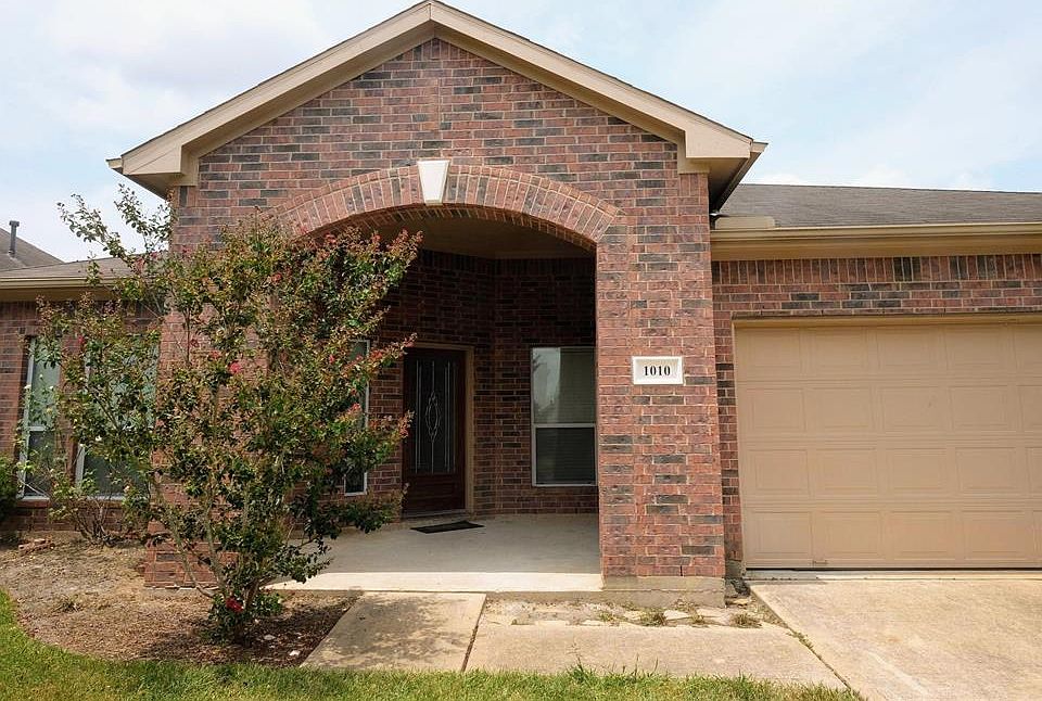 1st image of 1010 Grafton Garden Ln