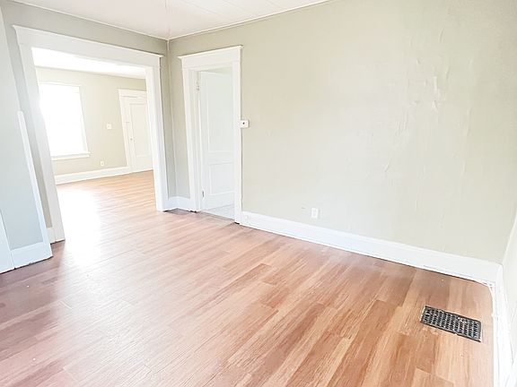 4th image of 145 Carbon St #2