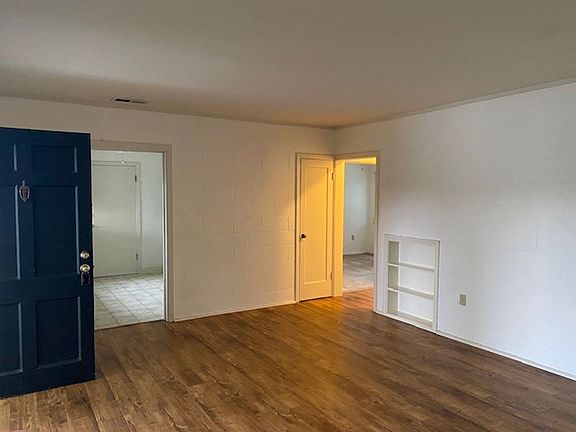 4th image of 1003 Riverton Dr